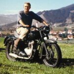 Steve McQueen na planie filmu "Wielka Ucieczka"